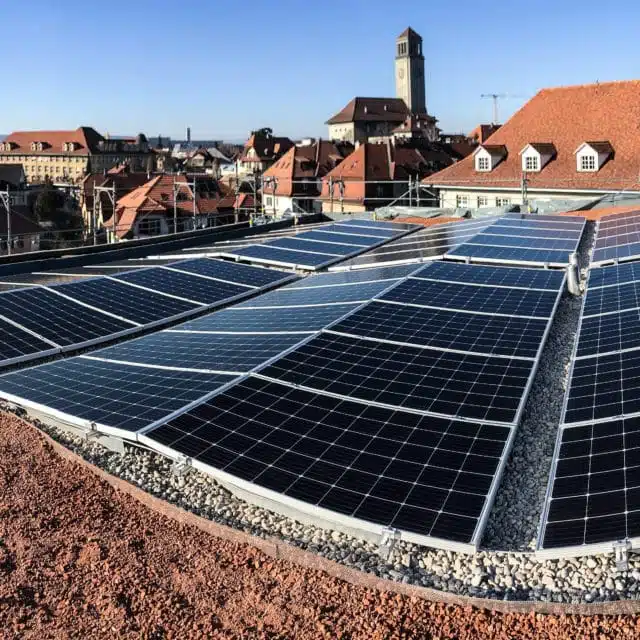 Projektfoto_Pestalozzi_Bern ☀️ Solarify Solaranlage von Solarify auf Schulhaus Pestalozzi in Bern