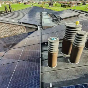 Installationsarbeiten Solaranlage BSZ Wohnheim Ingenbohl