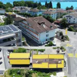 Solarpanels auf dem Marinahaus in Huenibach