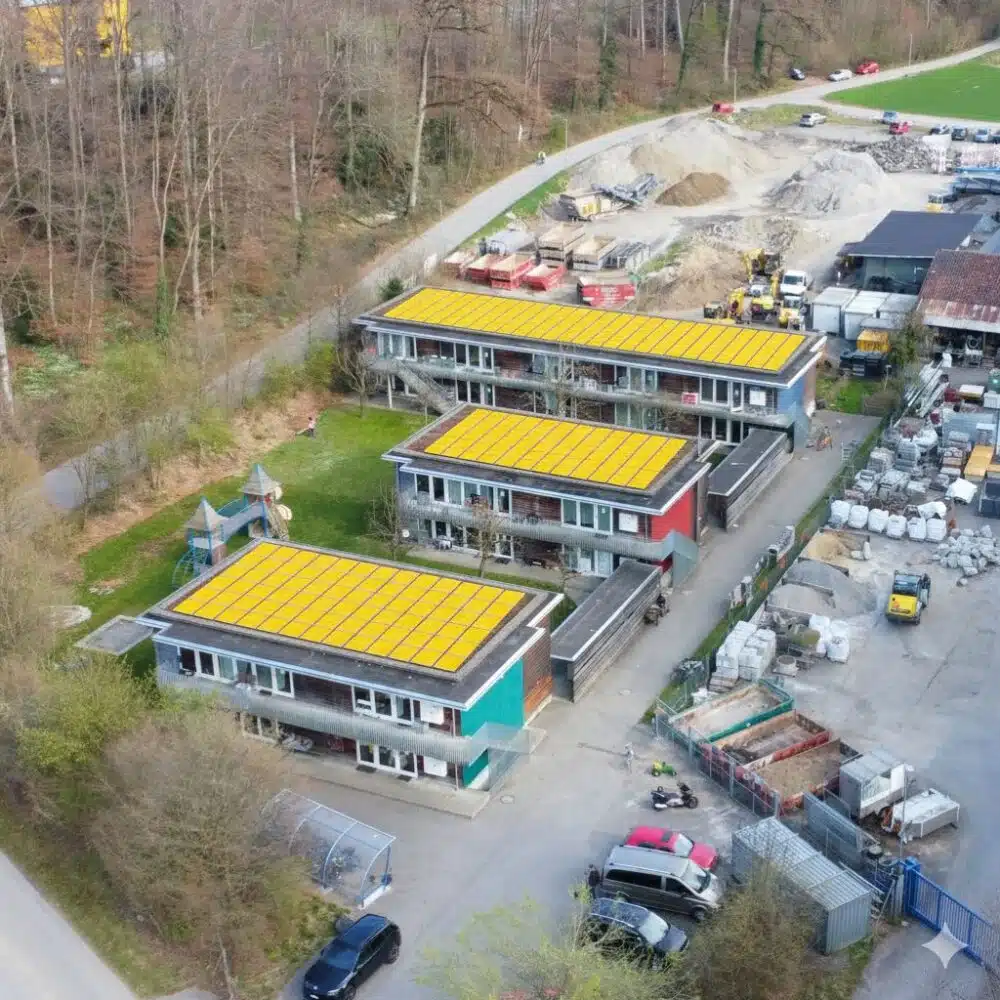 Asylunterkunft Tannental der Gemeinde Muri-Gümligen mit eingefärbten Solarpanels zur Veranschaulichung