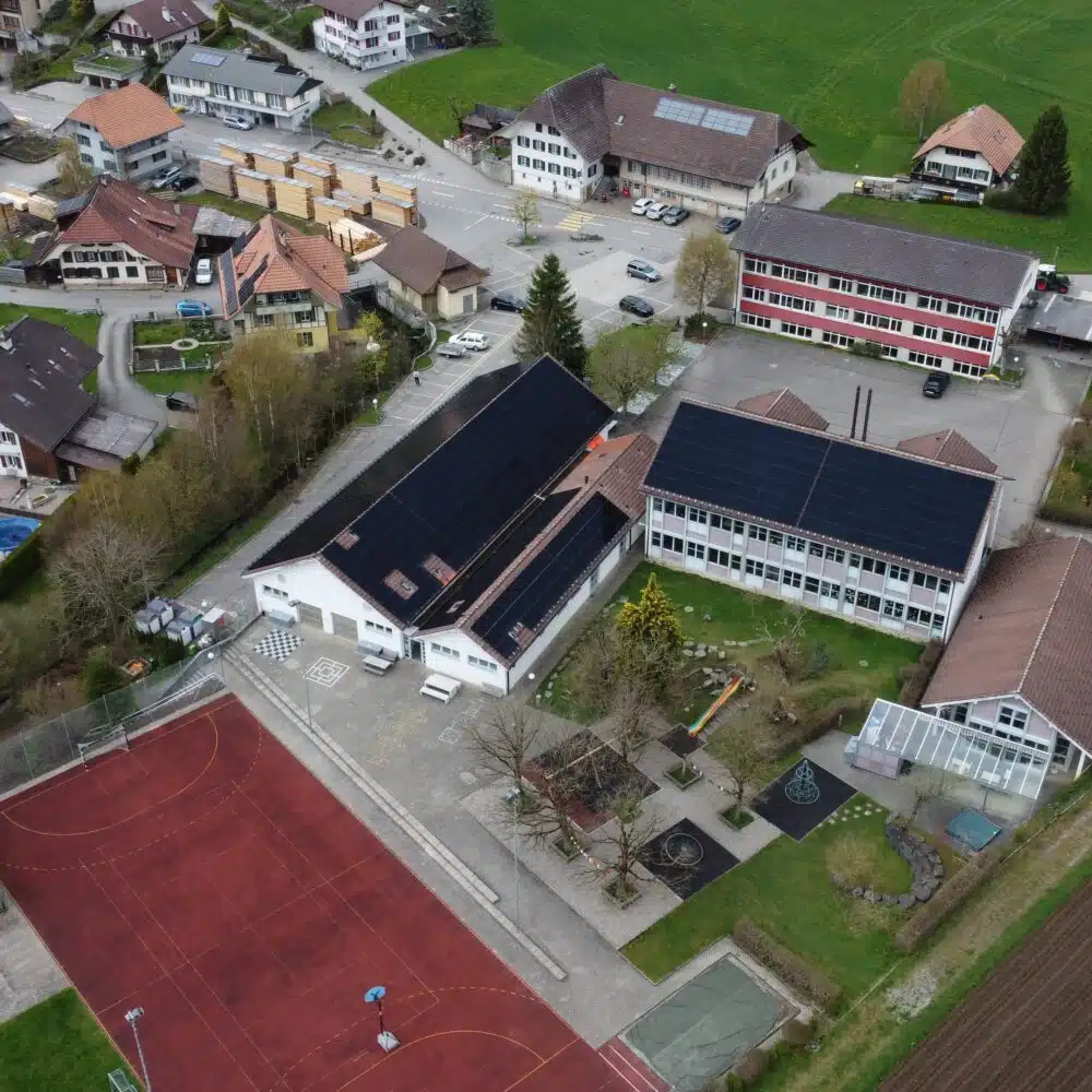 Panneau solaire sur l’école d’Arni