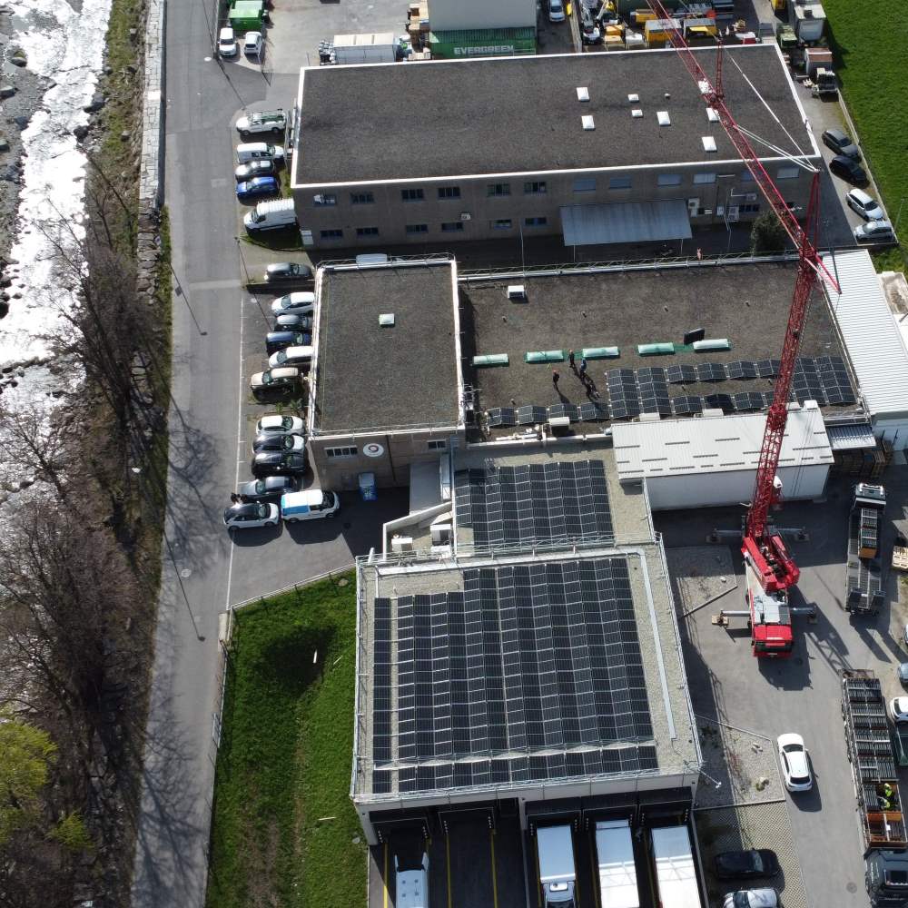 Drohnenaufnahme während des Baus der Solaranlage in Giubiasco