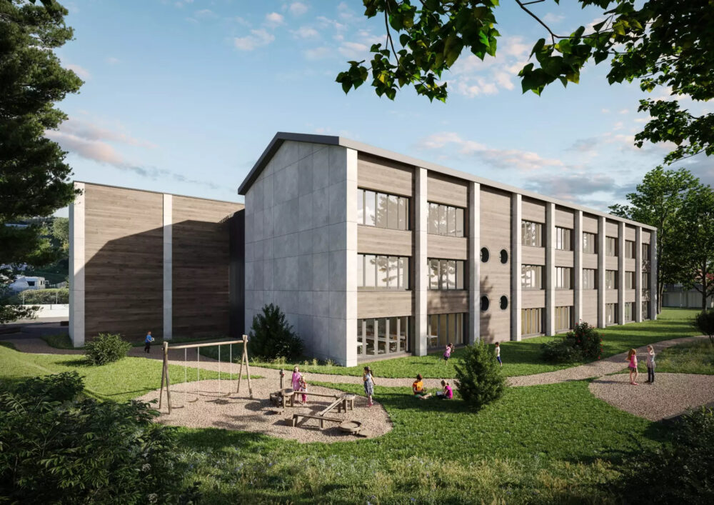 Schulhaus Oberbipp (2) Modern multi-story school building with wood and concrete panels, surrounded by a green lawn and trees, with children playing in a courtyard.
