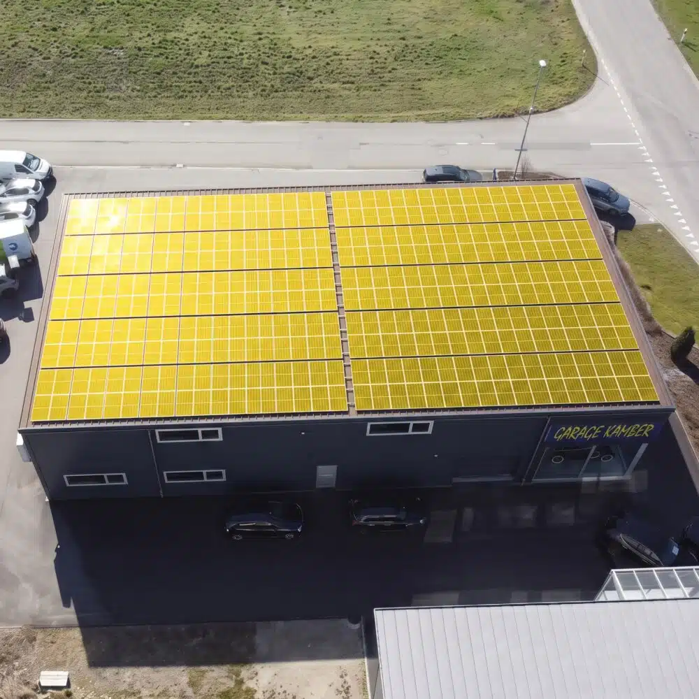 Das Dach der Garage Kamber im Balsthal mit einer Panel-Visualisierung